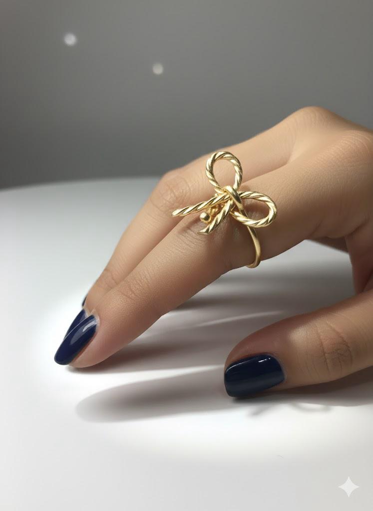 Luna bow ring