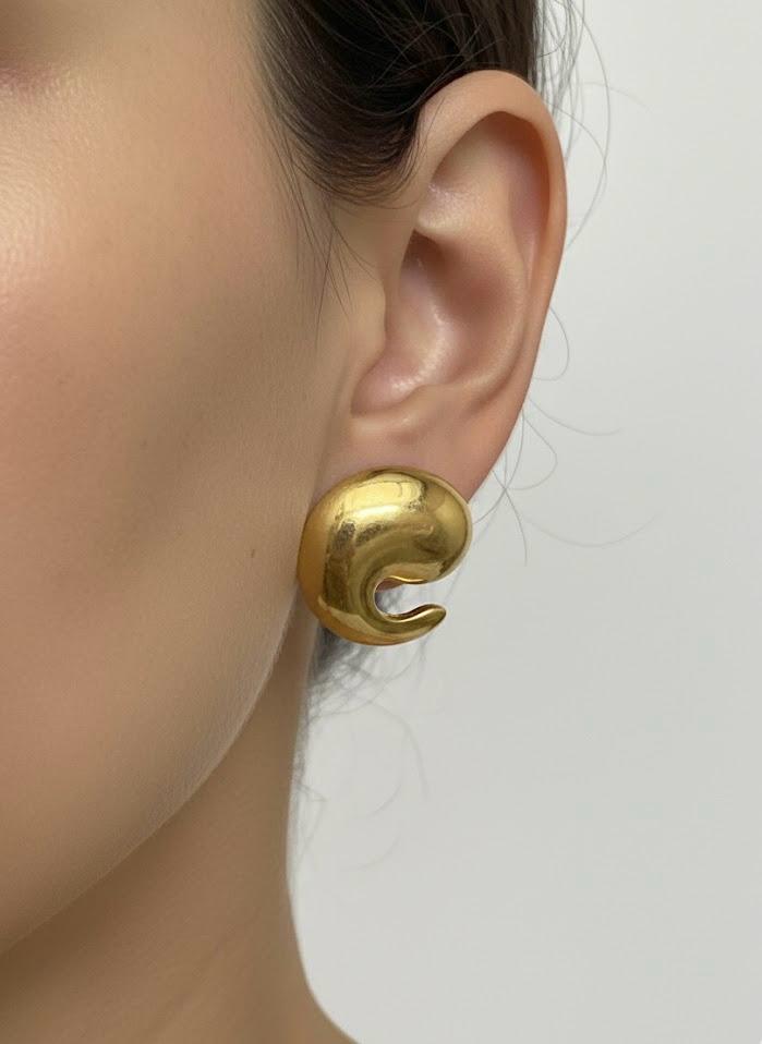 Curve studs