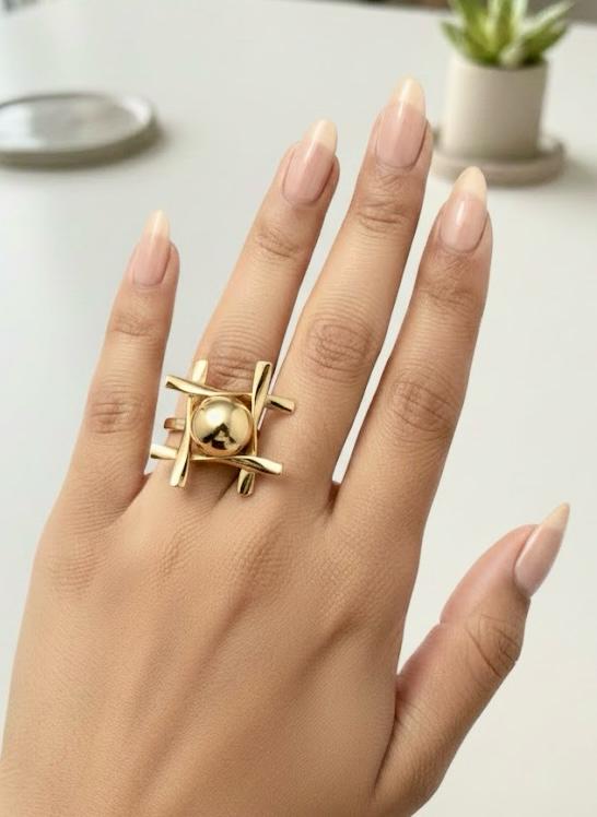 Ball statement ring
